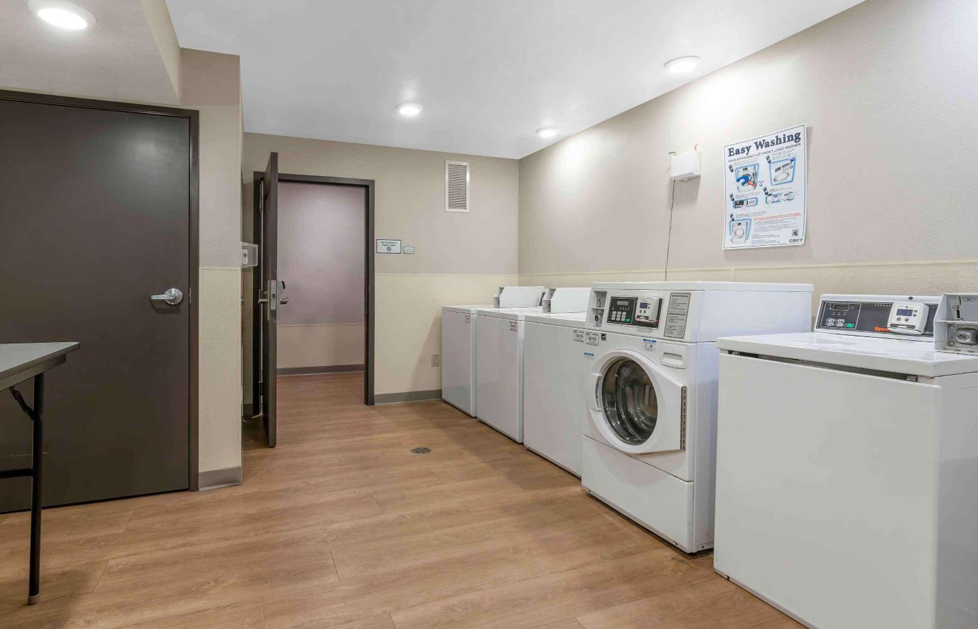 Extended Stay America Select Suites - Louisville - Airport Esterno foto