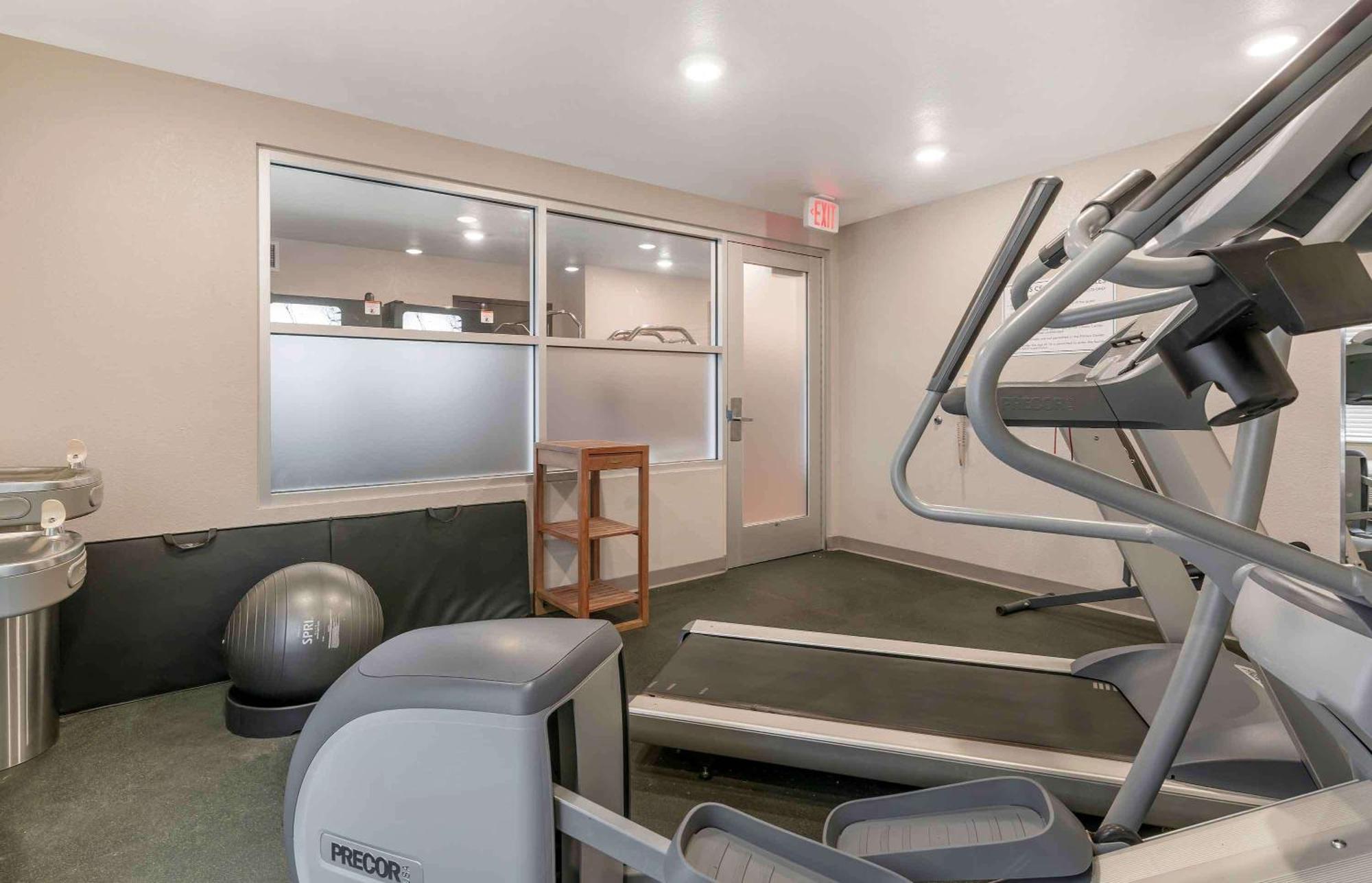 Extended Stay America Select Suites - Louisville - Airport Esterno foto